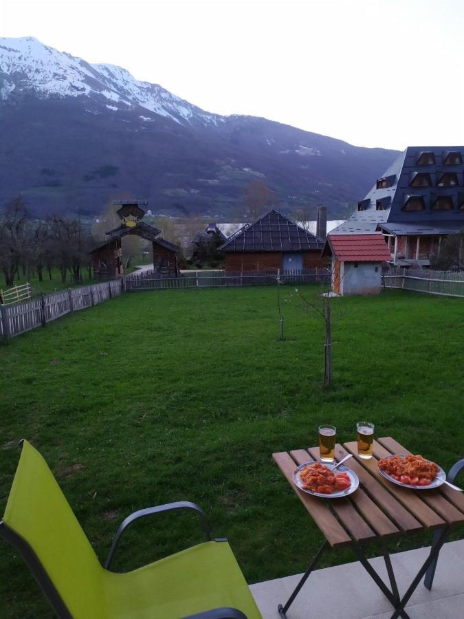 Visitor Yard Bed & Breakfast พลาฟ ภายนอก รูปภาพ