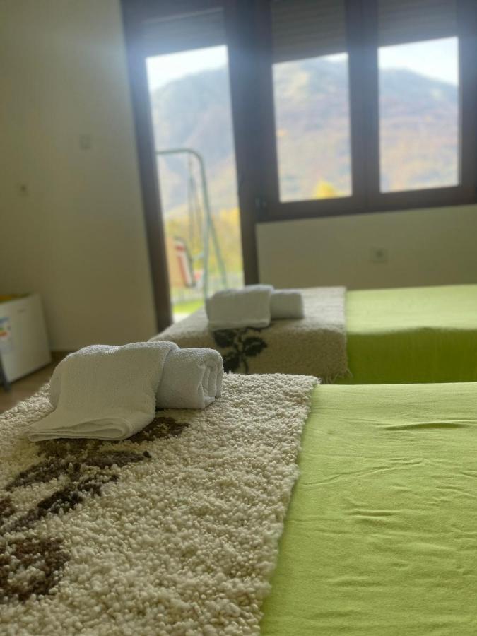 Visitor Yard Bed & Breakfast พลาฟ ภายนอก รูปภาพ