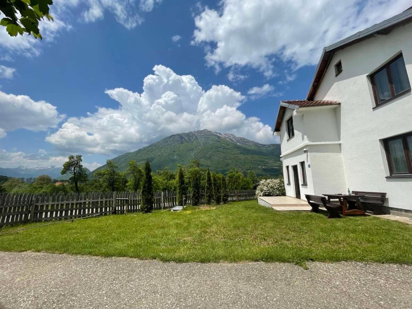Visitor Yard Bed & Breakfast พลาฟ ภายนอก รูปภาพ