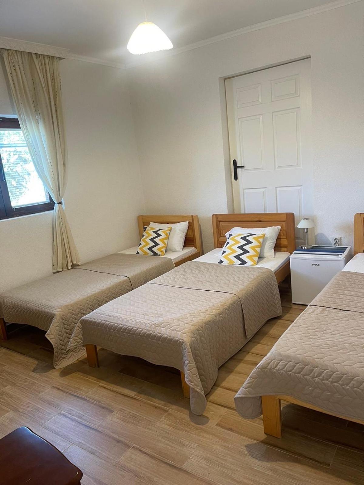 Visitor Yard Bed & Breakfast พลาฟ ภายนอก รูปภาพ
