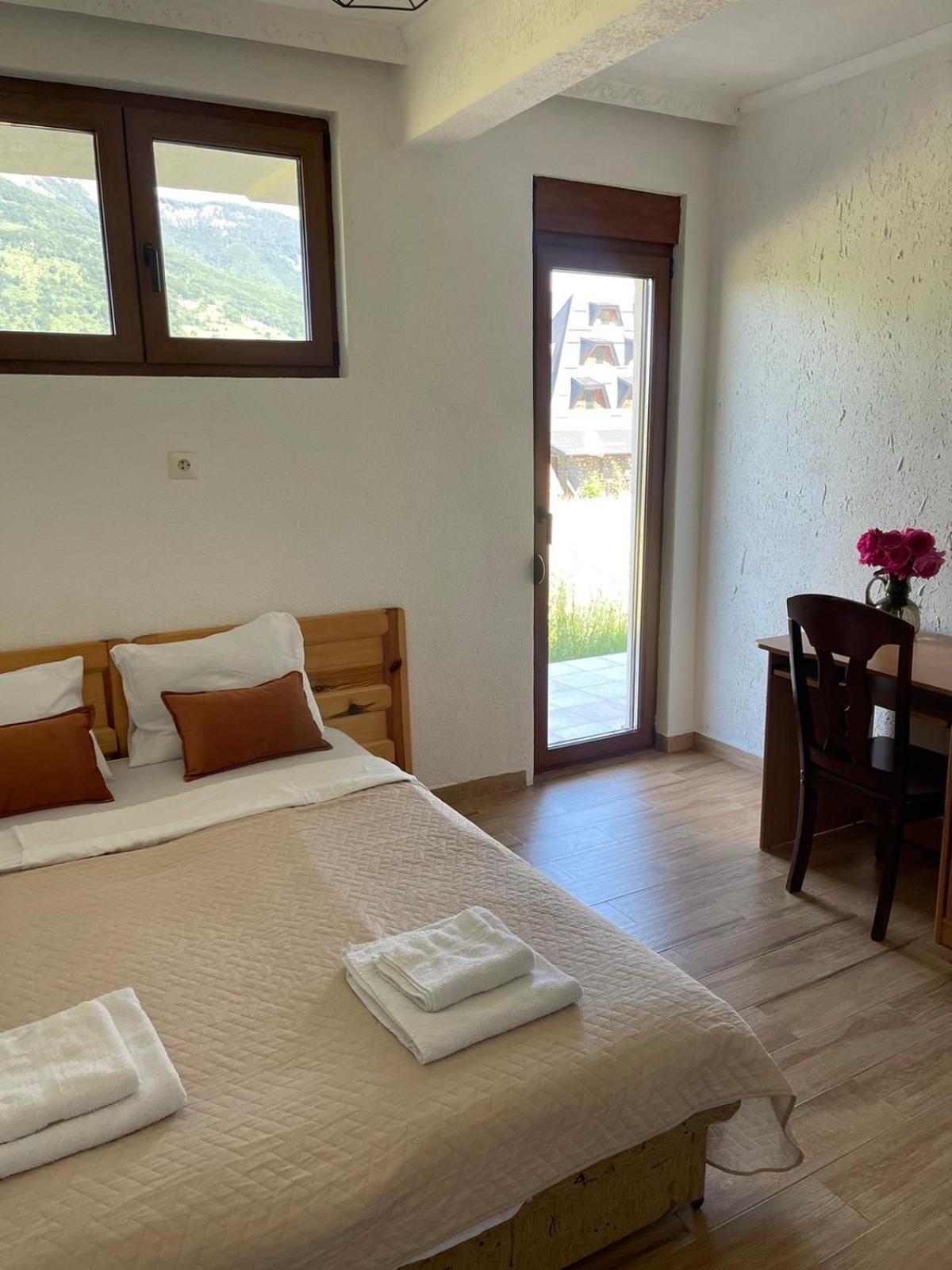 Visitor Yard Bed & Breakfast พลาฟ ภายนอก รูปภาพ
