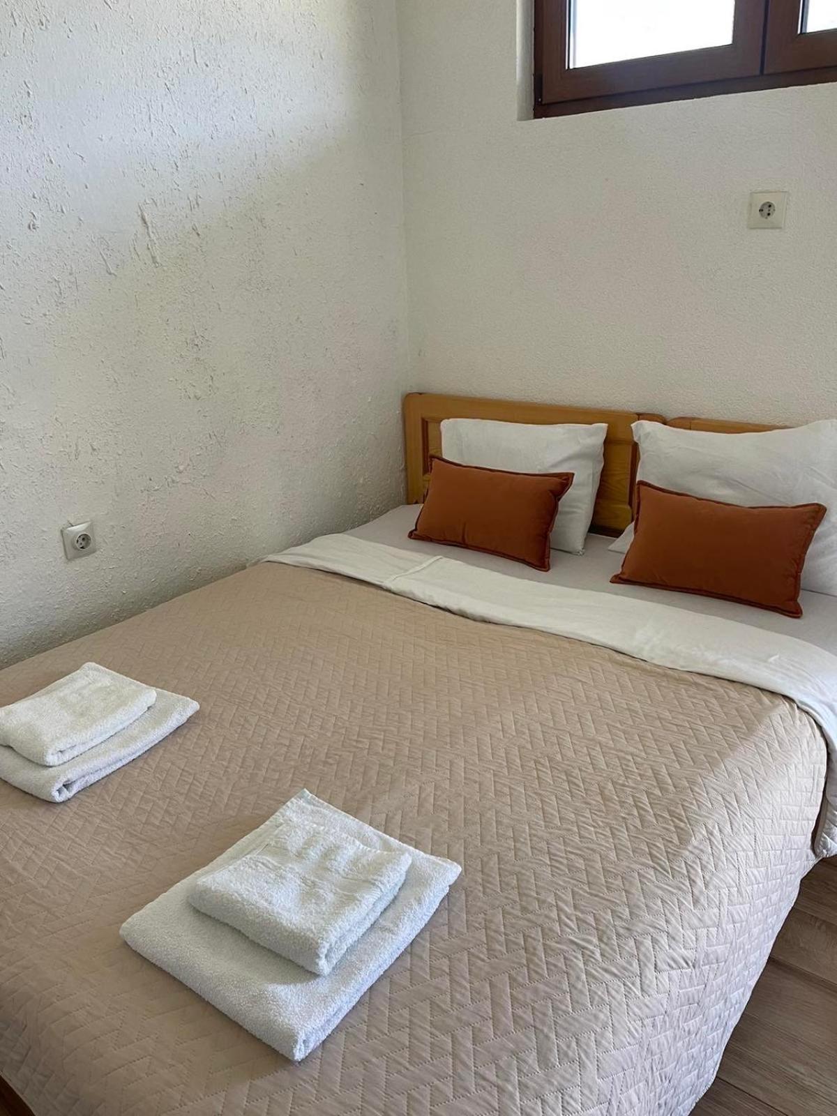 Visitor Yard Bed & Breakfast พลาฟ ภายนอก รูปภาพ