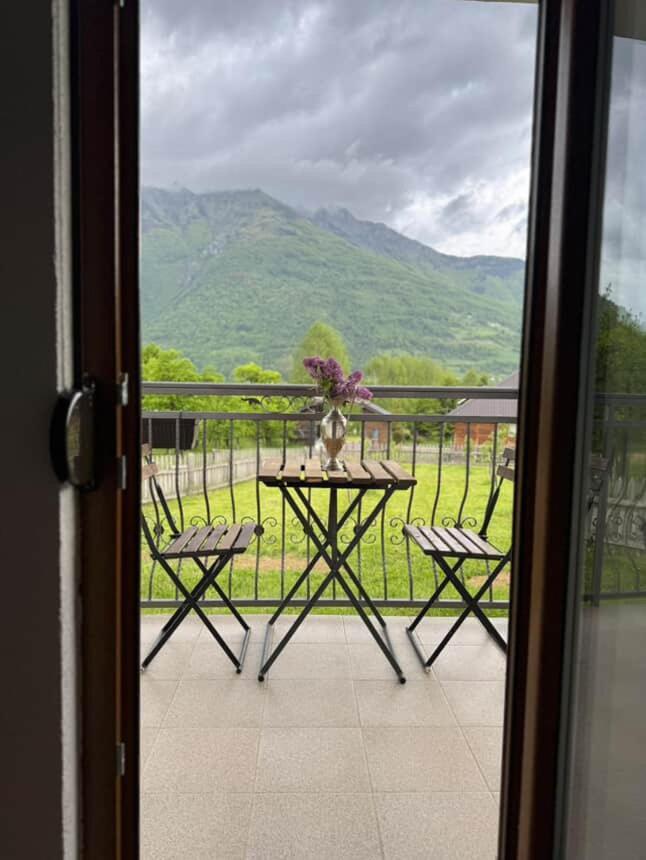 Visitor Yard Bed & Breakfast พลาฟ ภายนอก รูปภาพ