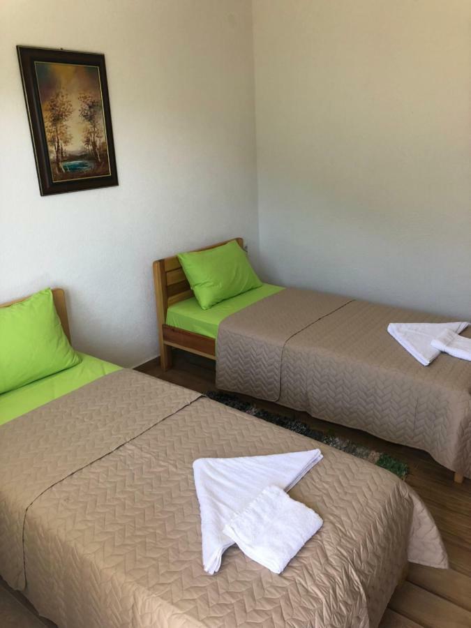 Visitor Yard Bed & Breakfast พลาฟ ภายนอก รูปภาพ