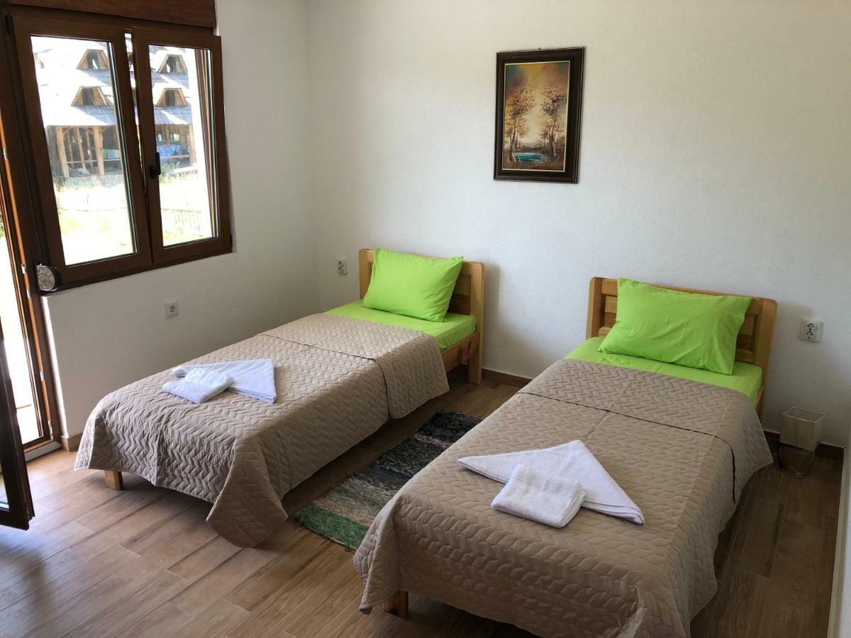 Visitor Yard Bed & Breakfast พลาฟ ภายนอก รูปภาพ