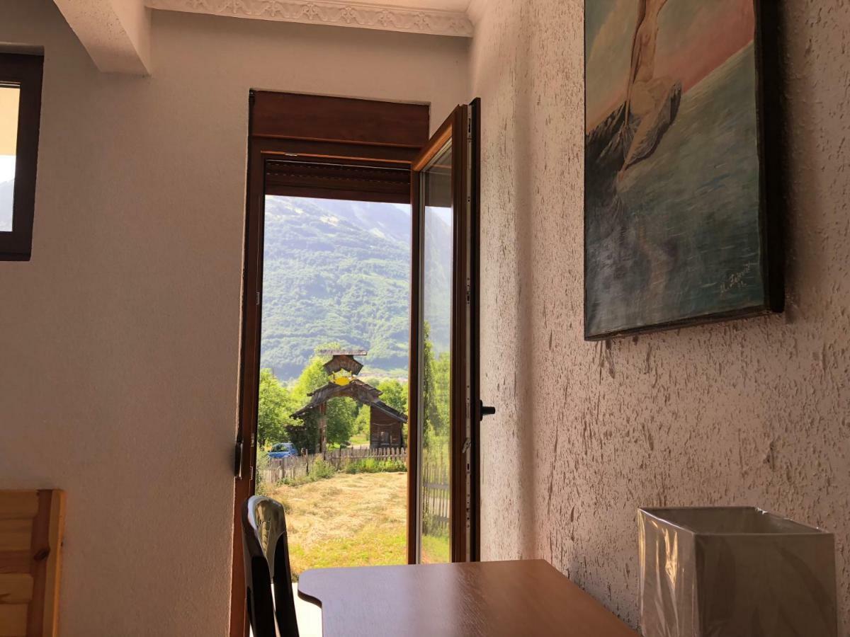 Visitor Yard Bed & Breakfast พลาฟ ภายนอก รูปภาพ